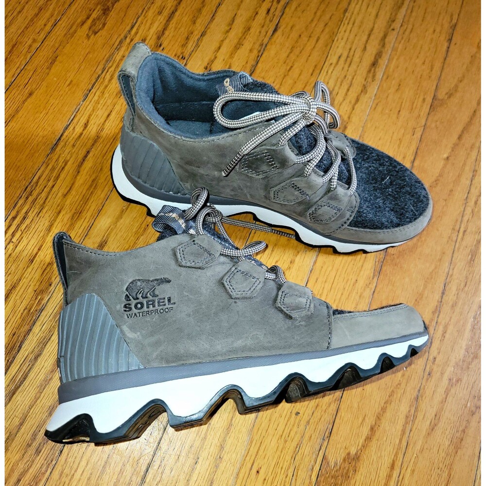 SOREL Waterproof Lace Up Low Top Sneakers Gray Faux Fur Lined 6US WOMEN